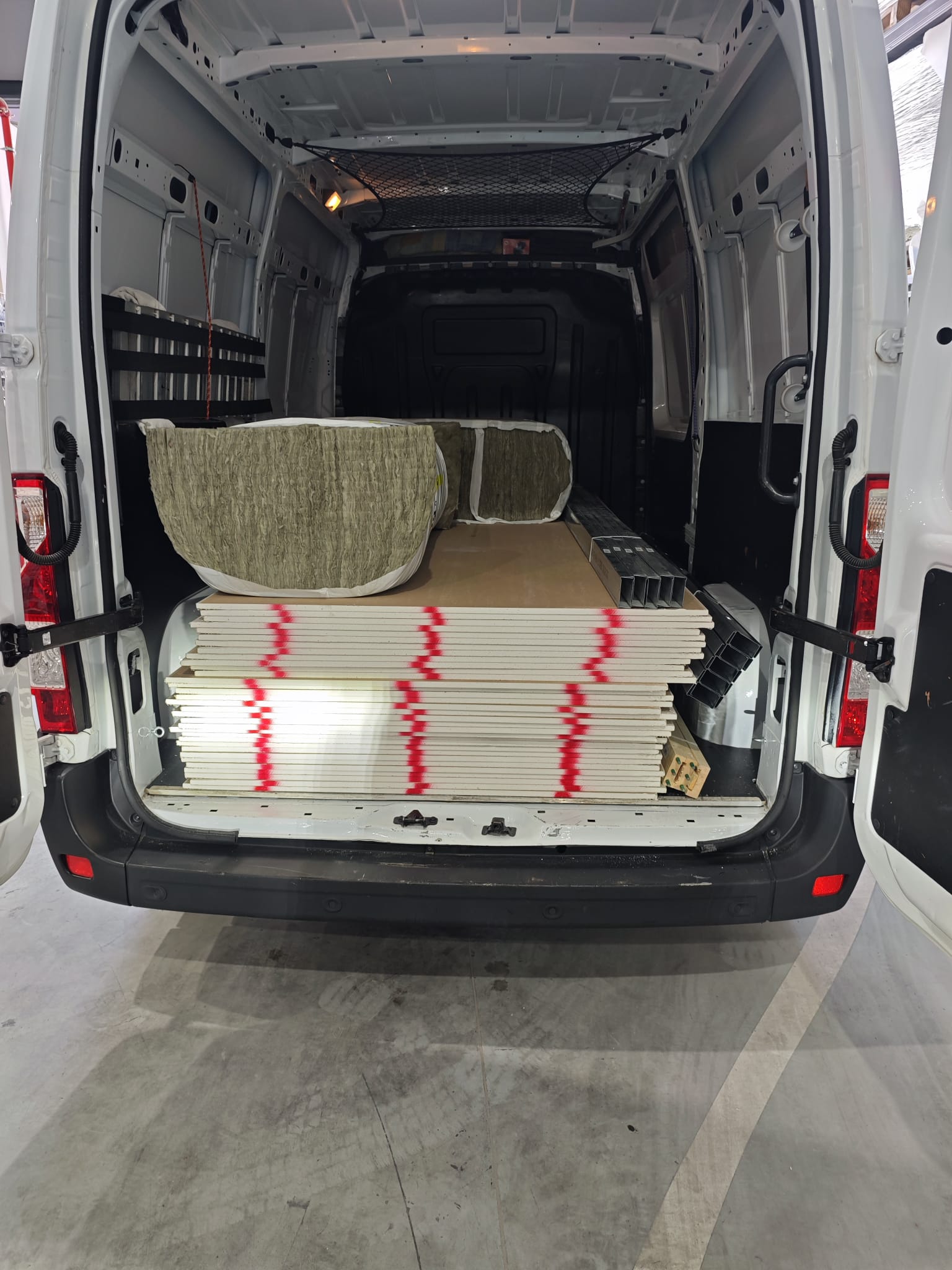 Furgoneta de trabajo - Multiservicios Geovanny