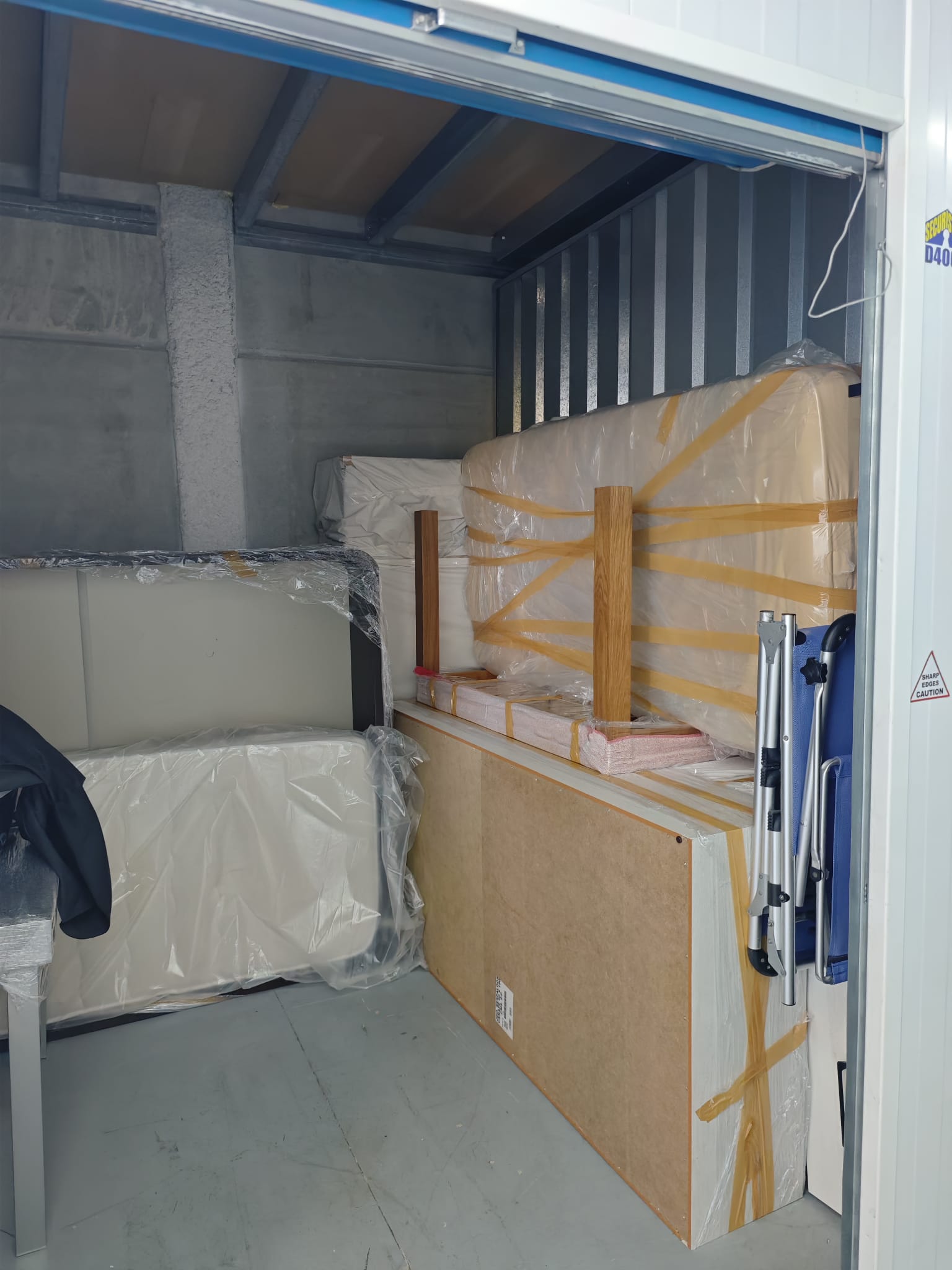 Muebles embalados con cuidado